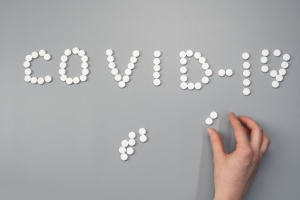 Hormis les vaccins, le Monlupiravir serait la solution contre la COVID-19.