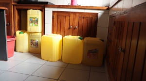 Les bidons jaunes s&#039;imposent dans les cuisines tananariviennes. 