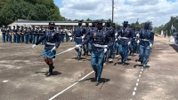 Le grade de Colonel précède celui de Général dans l’Armée Malagasy. 