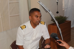 Tantely Randriambelo, pilote d&#039;avion, se dit lésé des tirs de lasers venant du sol.