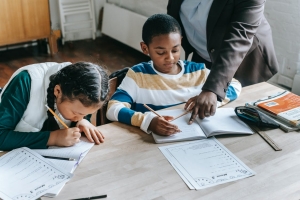 Les cours à domicile sont devenus une solution depuis la COVID-19.