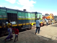 Arrivée de train de secours à la gare de Fianarantsoa.