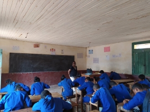 Durant l’atelier d’écriture au CEG Ambohimiadana, Ambositra - Amoron’i Mania.