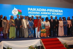 Photo de groupe lors de la pr&eacute;sentaion de la nouvelle SNLCC