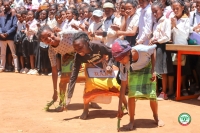 Le ministère de l’éducation poursuit les dons de fournitures scolaires aux établissements de la capitale