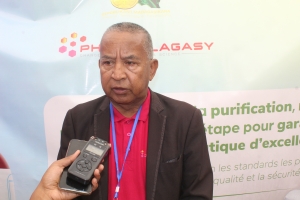 Ramananasolo, directeur de la promotion médicale et pharmaceutique de phrarmalagasy. 