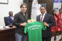 Corentin Da Silva Martins avec Alfred Randriamanampisoa, lors de la présentation.
