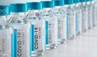 Plan rapproché des bouteilles du vaccin COVID-19