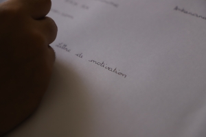 Une lettre de motivation manuscrite doit être soignée et lisible. 