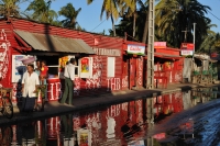 Une rue inondée par les grosses pluies 