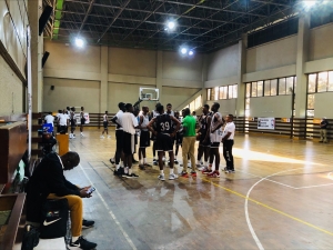 45 basketteurs de 15 à 17 ans et 15 coachs venant de 19 pays Africains se sont regroupé à la « FIBA Region Youth Camp » de la NBA Afrique au Palais des sports