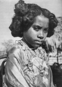 Soazara – L’enfant faite Reine (1925–2017)