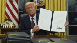 Donald Trump signe son retour à la maison blanche par plusieurs décrets polémiques pour certains.