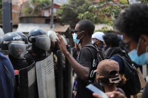 Les altercations entre &eacute;tudiants et forces de l'ordre poussent plusieurs entit&eacute;s &agrave; s'exprimer.