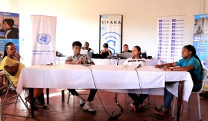 Les jeunes participants au débat à Fort Dauphin