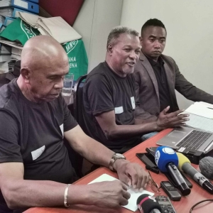 Les membres du KMF/CNOE lors d&#039;un entretien avec la presse à Antanimena. 