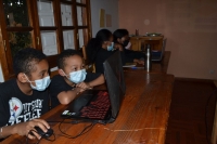 Les participants à la formation sur la programmation pour la création de jeux vidéo de Our KidsPreneur. 
