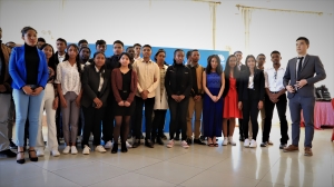 Présentation des jeunes bénéficiaires du programme « Seeds For The Future ».