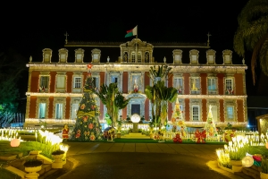 Le palais d&#039;Ambotsirohitra brille de mille feux et est ouvert au public
