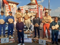 Remise des trophées lors de la Rallye Passion devant la gare d’Antsirabe, en présence du gouverneur du Vakinankaratra