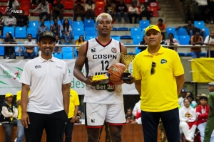 Arnol est &eacute;lu MVP du tournoi.