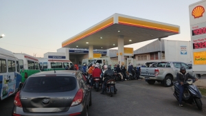 De longues queues sont remarquées dans les stations services de la capitale.