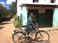 Dans certaines communautés au sud de Madagascar, des écolières de 10 à 12 ans quittent l’école pour se marier