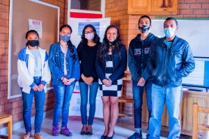 Quelques jeunes ayant participé à la conférence donnée par Aina Michèle R.