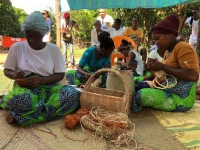 Des artisanes au travail 