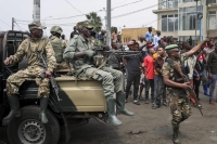 Des membres du M23 dans une rue de Goma après la prise de la ville.