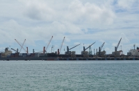 Le port de Toamasina en plein accueil des navires transporteurs de marchandises.