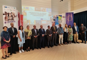Photo de groupe à l&#039;issu de la présentation du projet Manehoa le 13 février prochain.