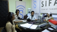 Passage des trois jeunes invités pour l’émission débat-infos vues de studio sifaka.
