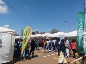 Deuxième jour de la journée porte ouverte de l’EGS : une foule de jeunes s&#039;est ruée au parking de l’Université d’Antananarivo.