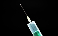 Le vaccin contre le coronavirus protègerait du rhume, selon certaines études.