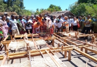La donation de matériels pour le tissage aux associations « Liampandrosoana » et « Tsimisaraka Fitiavana » en région Boeny.