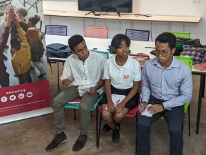 Les trois jeunes malgaches participant au débat inter-universitaire de l&#039;Océan Indien.