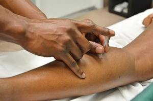 L&#039;acupuncture est une forme de médecine alternative et une composante de la médecine traditionnelle chinoise, une technique pour équilibrer le flux d&#039;énergie ou de force vitale