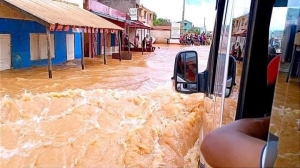 La montée de l&#039;eau atteint jusqu&#039;à 0,5 mètres de la rue à Behenjy hier