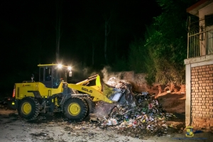 L&#039;éparpillement  des ordures rend le travail des  éboueurs plus difficile.