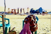 On passe mieux les vacances à aider Maman à la plage 