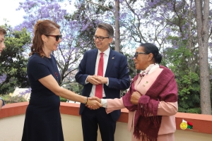 Lors de la c&eacute;l&eacute;bration tardive de la Journ&eacute;e de l&rsquo;unit&eacute;, f&ecirc;te nationale allemande, &agrave; Ambatoroka