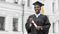 Les diplômes seuls ne garantissent pas toujours la réussite financière