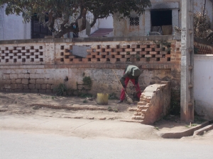 La brigade de l&#039;Assainissement et de l&#039;Hygiène de Fianarantsoa décide entre faire payer des amendes ou faire faire des travaux d&#039;intérêts généraux aux interpellés.