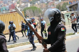 Les affrontements se poursuivent entre &eacute;tudiants et forces de l&rsquo;ordre