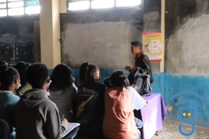 Lalaina Raherimandimby en plein cours, à Anjanahary.