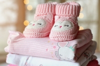 Des chaussons pour bébé.