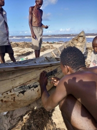 Immatriculation d'une pirogue.