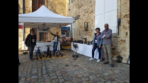 Les associations vont de ville en ville pour présenter les produits malgaches. 