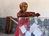 L’inscription à la liste électorale, dont la révision se fait chaque année, est un préalable à l’exercice du droit de vote. 